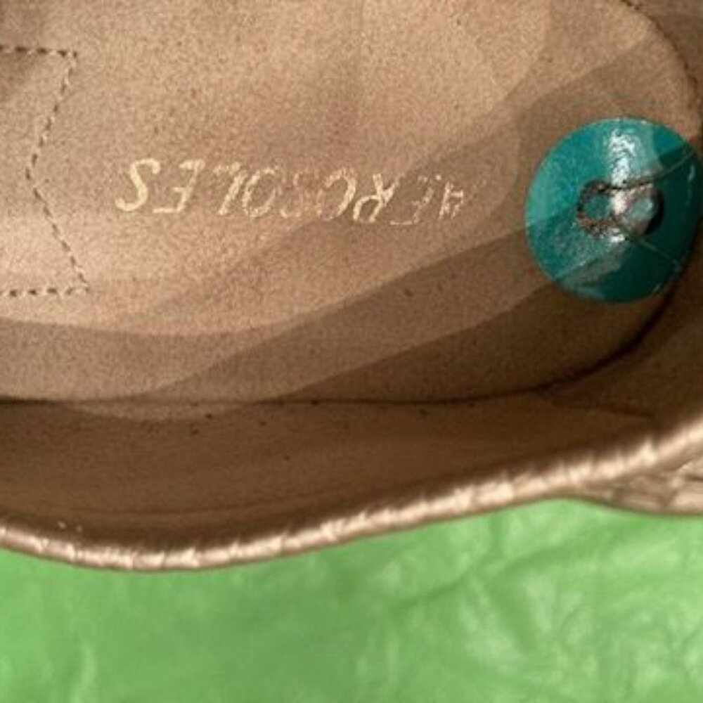 Aerosoles gold flats/loafers size 8 - barely worn - Picture 5 of 6